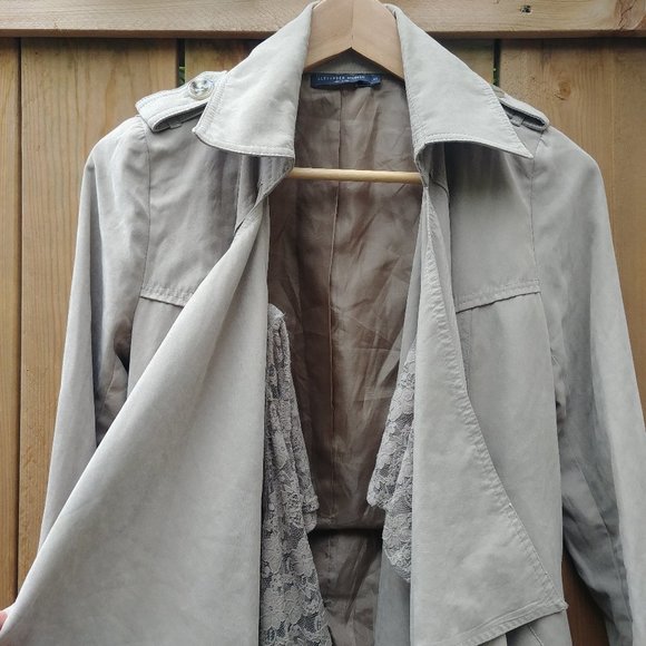 Alexander McQueen Ruffle & Lace Front Trench, XS/S - Picture 3 of 6